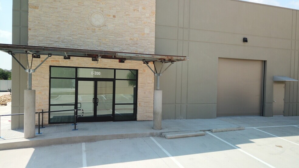 More Photos Of 190 N Bagdad Rd - Building E, Leander Warehouse For Lease