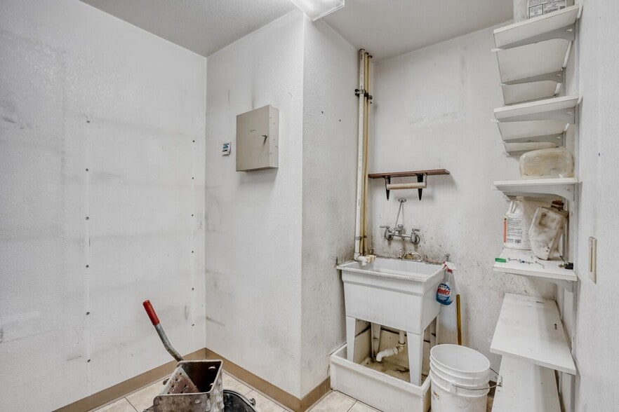 More Photos Of 8681 Rosemary St, Commerce City Warehouse For Sale