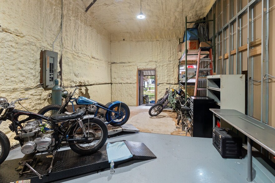 More Photos Of 15601 Old US Highway 441, Tavares Warehouse For Sale