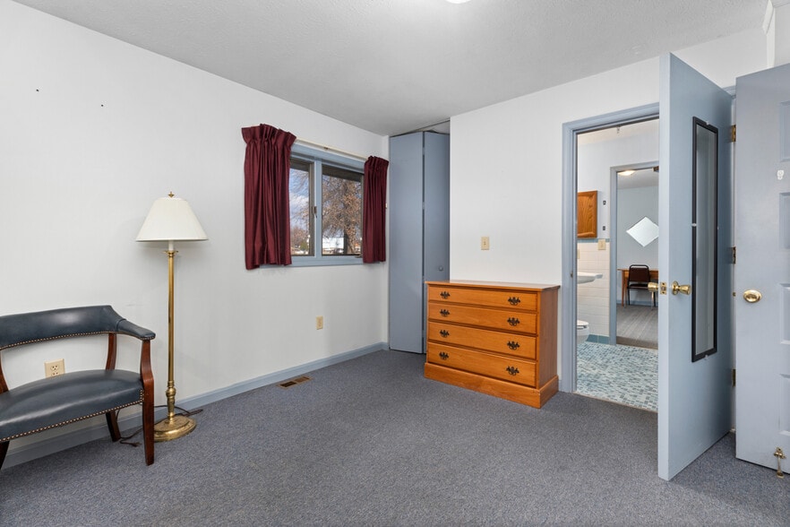 More Photos Of 218 Mill Rd, Woodstock Congregate Senior Housing For Sale