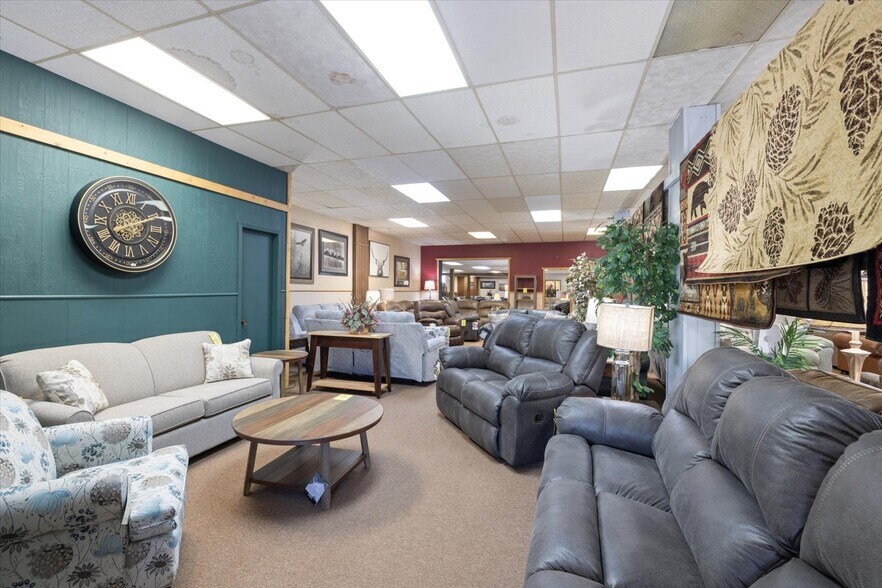 More Photos Of 816 NW 4th St, Grand Rapids General Retail For Sale