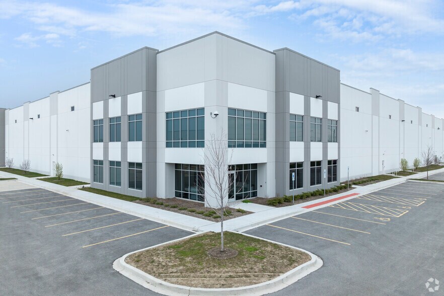 More Photos Of 9150 W 55th St, McCook Warehouse For Lease