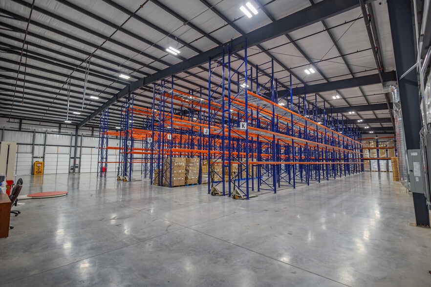 More Photos Of 252 Commerce Dr, Tompkinsville Warehouse For Sale