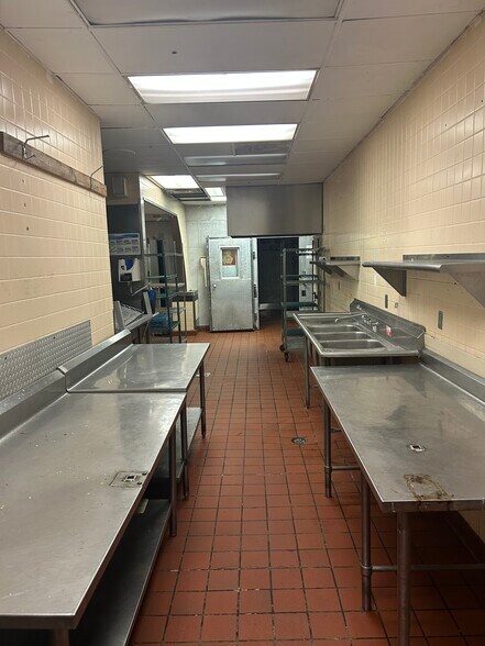 More Photos Of 2613 E Clairemont Ave, Eau Claire Restaurant For Lease