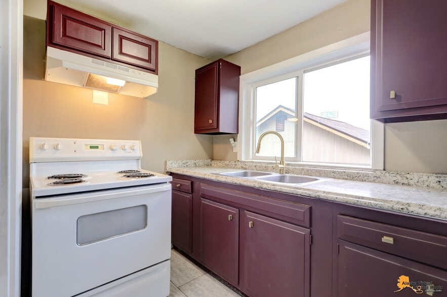 More Photos Of 1335 Hyder St, Anchorage Apartments For Sale