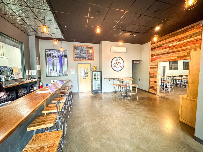 More Photos Of 740 Marshall Ave, Williston Warehouse For Lease