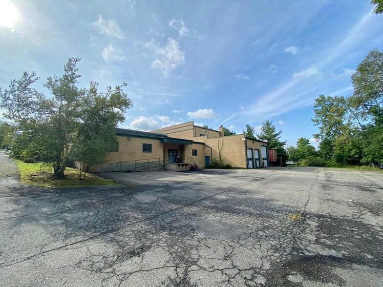 More Photos Of 20 Industrial Dr, Middletown Light Manufacturing For Lease
