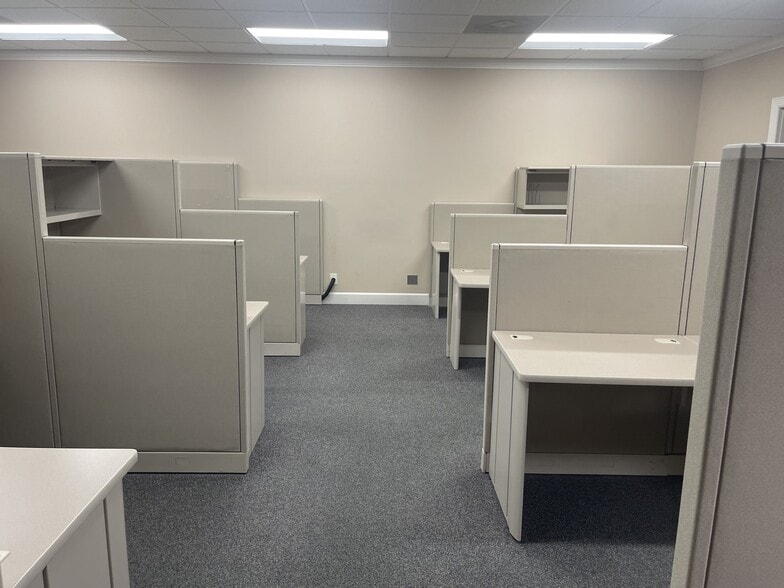 More Photos Of 1309 Briarville Rd, Madison Office For Lease