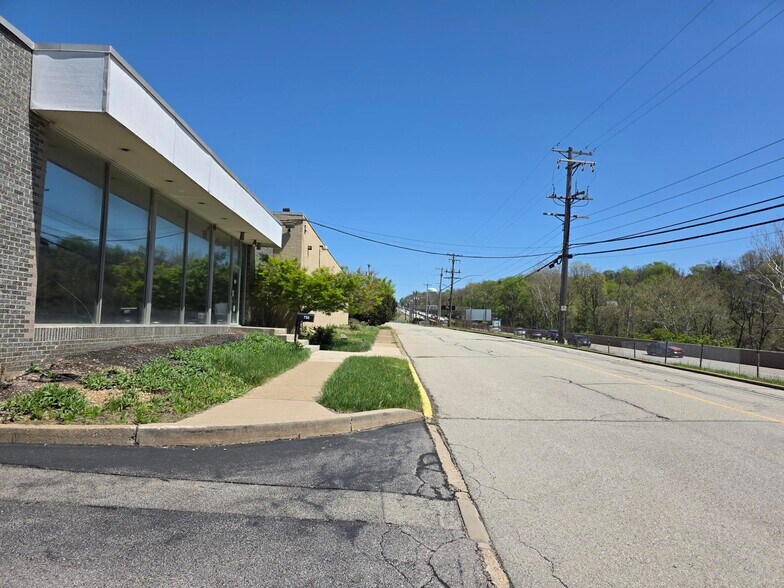 More Photos Of 750 Trumbull Dr, Pittsburgh Warehouse For Lease