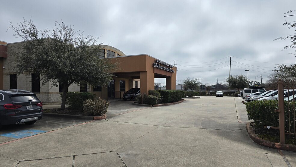 More Photos Of 11706 Fallbrook Dr, Houston Medical For Lease