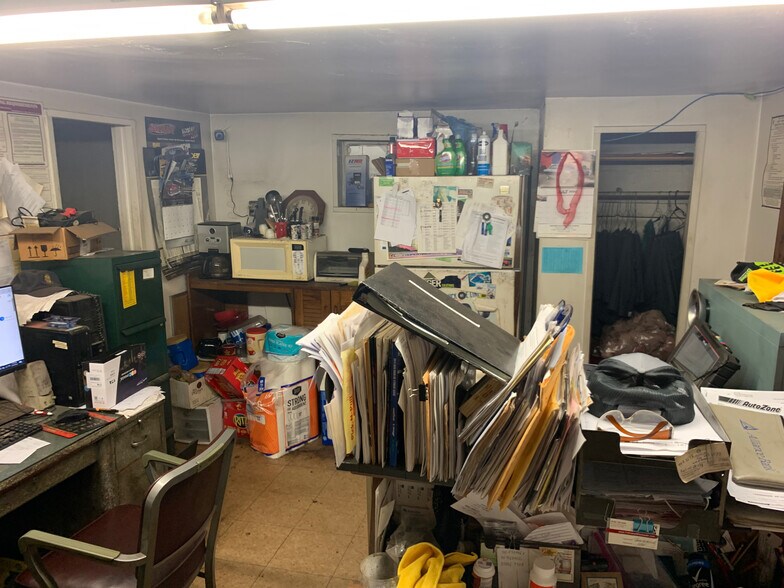 More Photos Of 422 Kinne St, East Syracuse Auto Repair For Sale