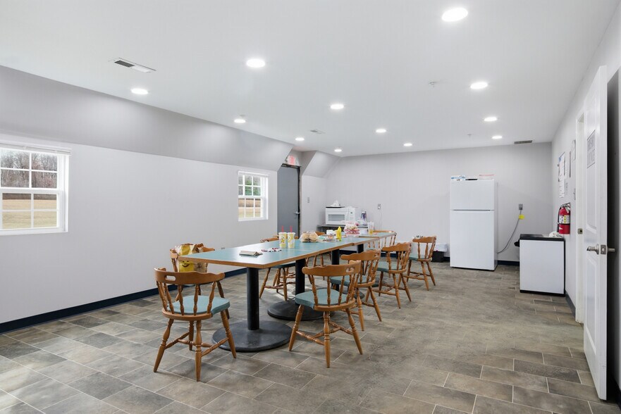 More Photos Of 5192 Dominion Dr, Dublin Warehouse For Sale