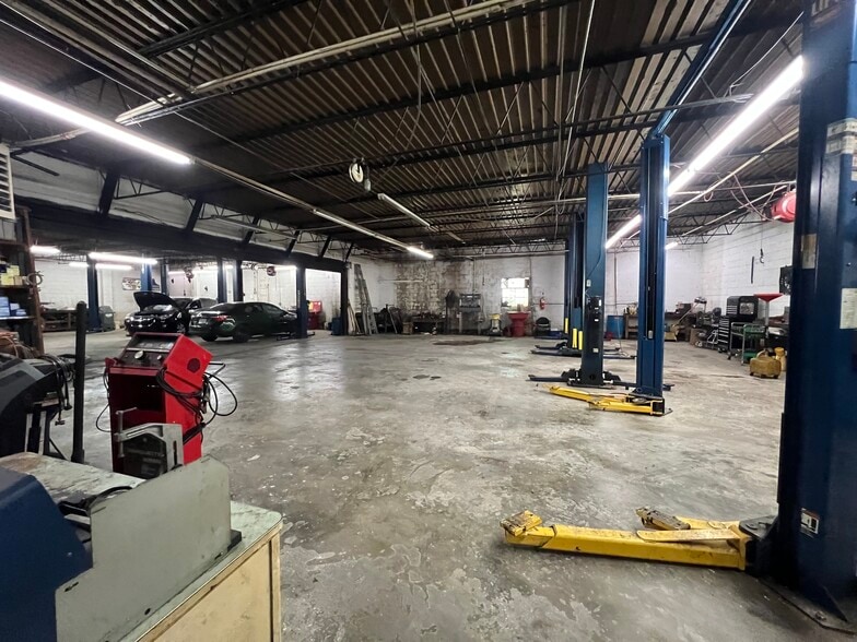 More Photos Of 1618 Dekalb Ave, Atlanta Auto Repair For Sale