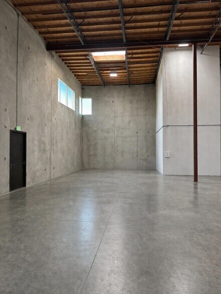 More Photos Of 3532 Seagate Way, Oceanside Warehouse For Sale