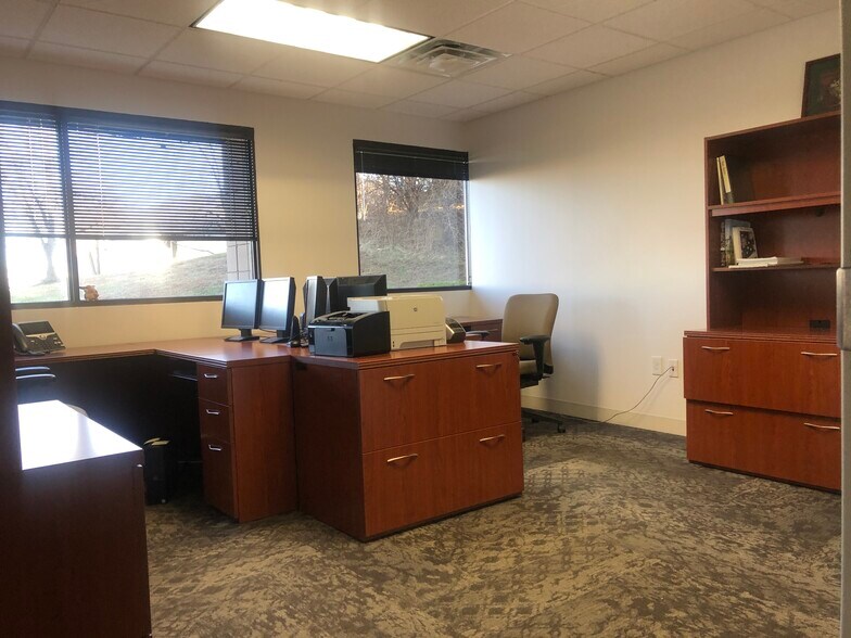 More Photos Of 7900 Tanners Gate Ln, Florence Office For Lease