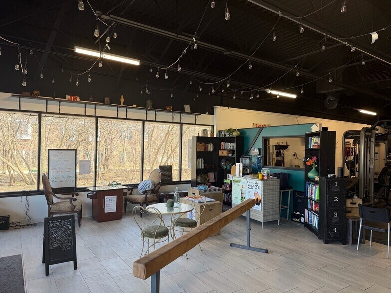 Primary Photo Of 624-630 Roosevelt Rd, Wheaton General Retail For Lease