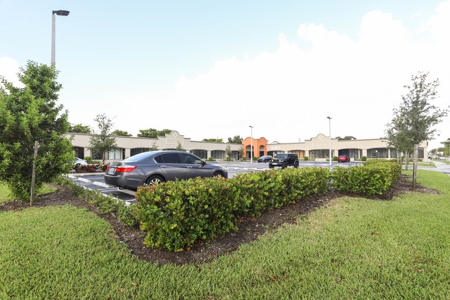 More Photos Of 201-233 S Federal Hwy, Pompano Beach Storefront For Lease