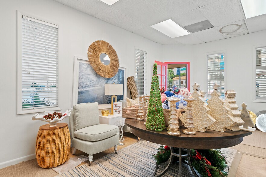 More Photos Of 117 NE 5th Ave, Delray Beach Storefront Retail Office For Sale