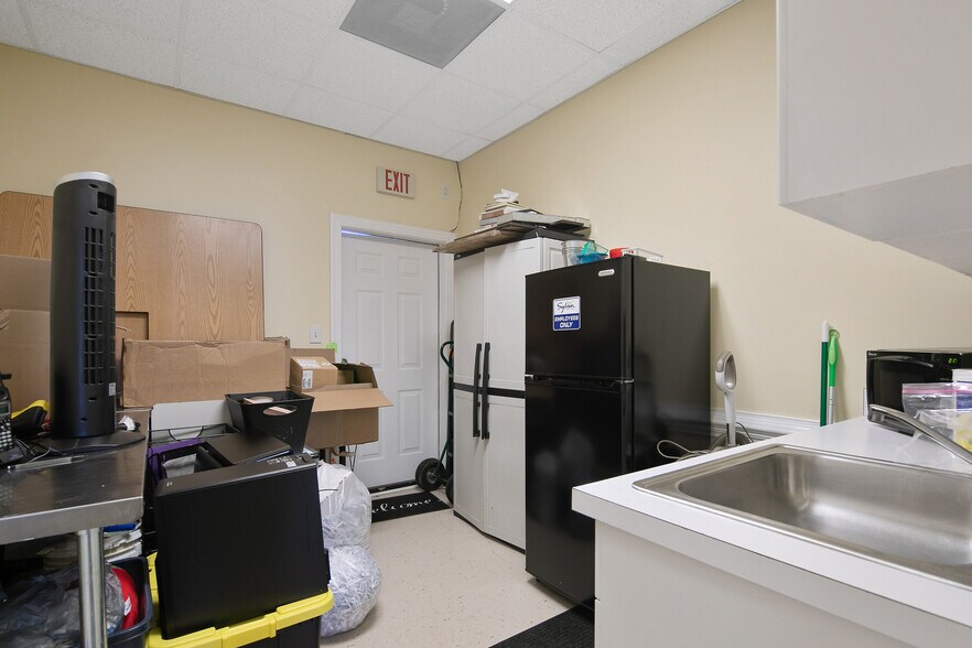 More Photos Of 2915 Raeford Rd, Fayetteville Medical For Lease