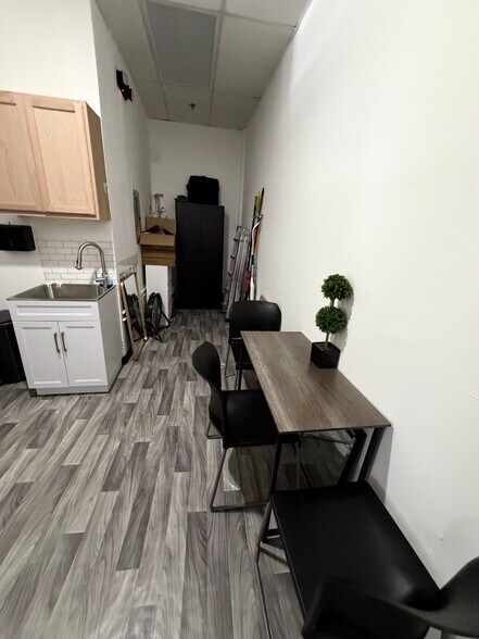 More Photos Of 28441 S Tamiami Trl, Bonita Springs General Retail For Lease