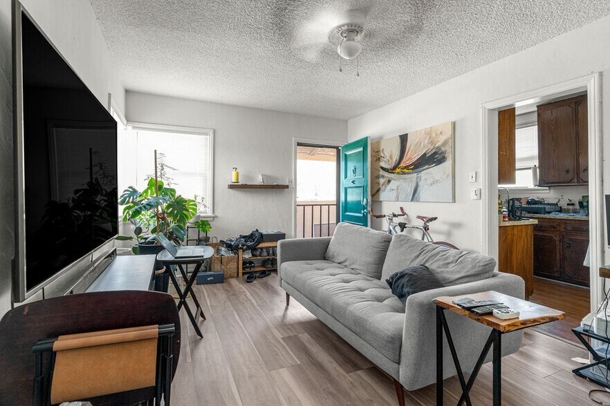 More Photos Of 2200 W Burbank Blvd, Burbank Freestanding For Sale