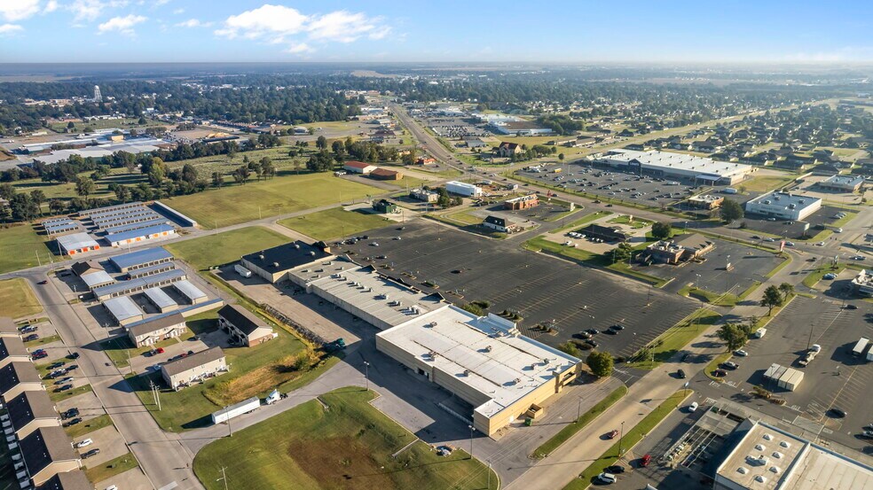 More Photos Of 1213 S Main St, Sikeston Unknown For Lease