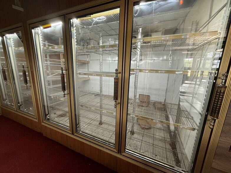 More Photos Of 727 N Walnut St, Goddard Storefront Retail Office For Lease