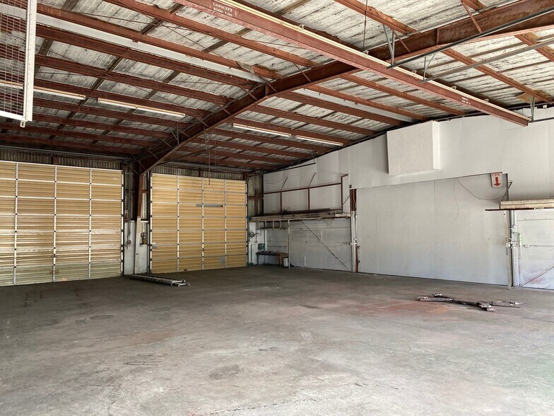 More Photos Of 1266 28th Ave, Bradenton Warehouse For Lease