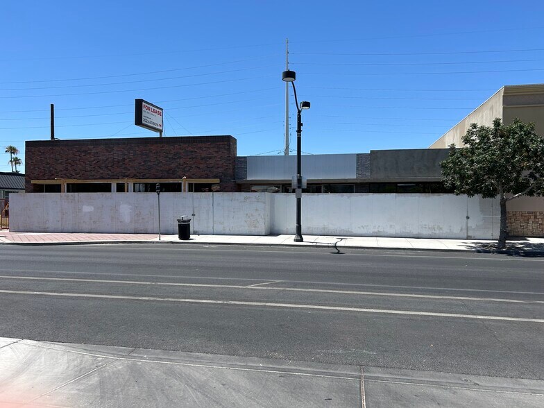More Photos Of 826-830 S Main St, Las Vegas Storefront For Lease