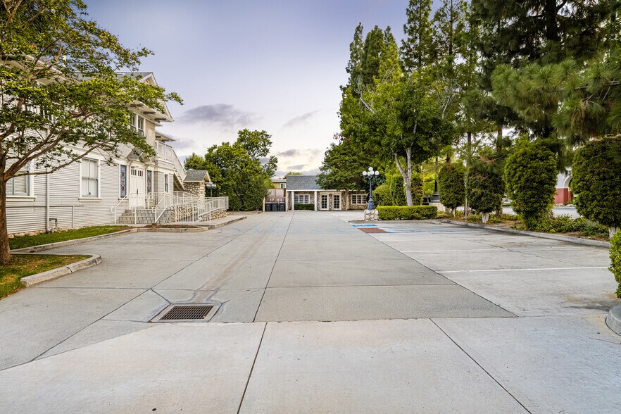 More Photos Of 307 E Chapman Ave, Orange Office For Sale