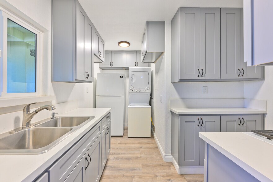 More Photos Of 208 Olive st, Santa Ana Multifamily For Sale