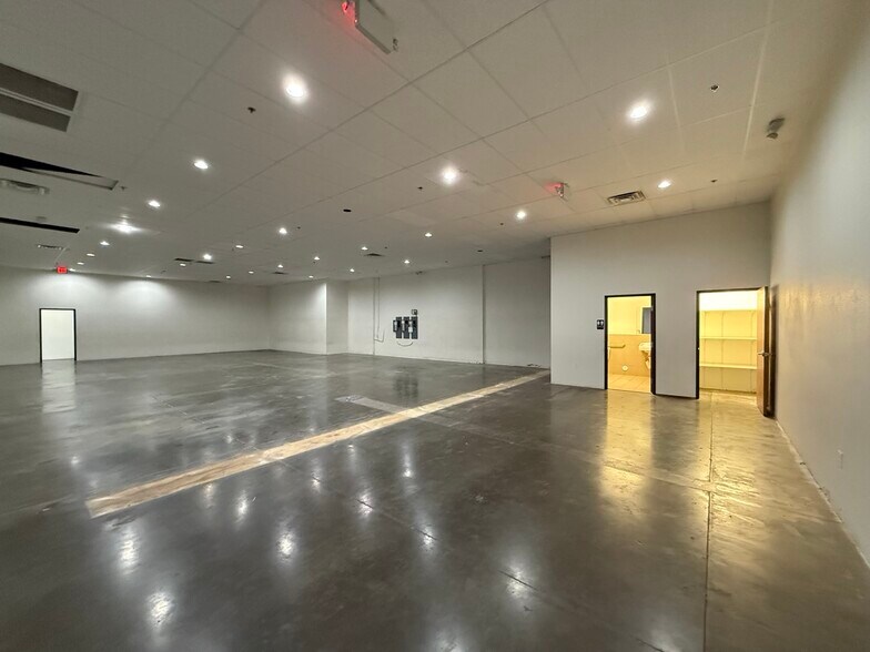 More Photos Of 7091 W Craig Rd, Las Vegas General Retail For Lease