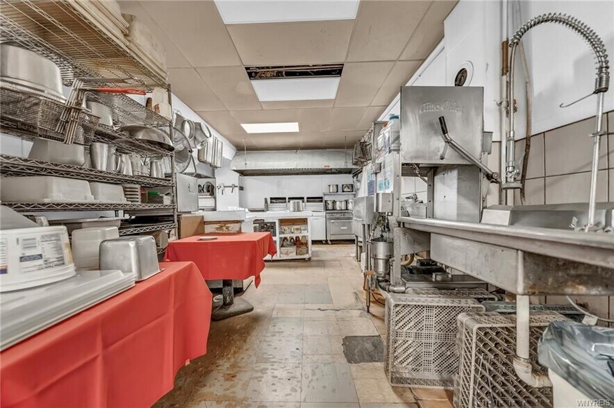 More Photos Of 3019 Pine Ave, Niagara Falls Restaurant For Sale