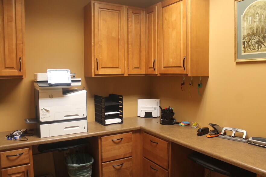 More Photos Of 1401 Financial Park, Carbondale Office For Sale