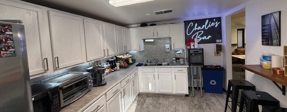 More Photos Of 4112 E Indian School Rd, Phoenix Flex For Sale