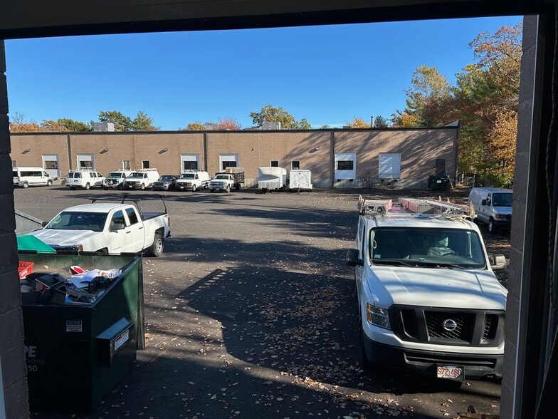 More Photos Of 104 Longwater Dr, Norwell Light Distribution For Sale