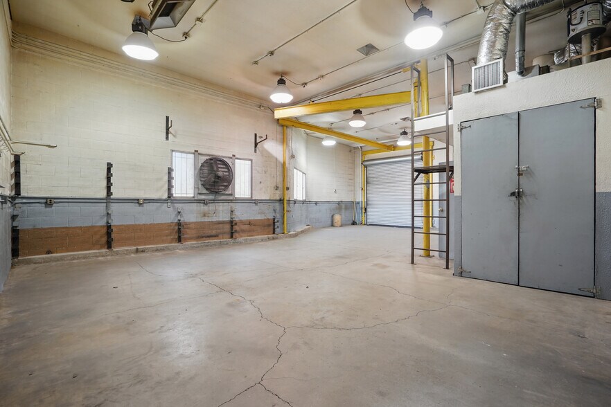 More Photos Of 3632 Foothill Blvd, La Crescenta Manufacturing For Sale
