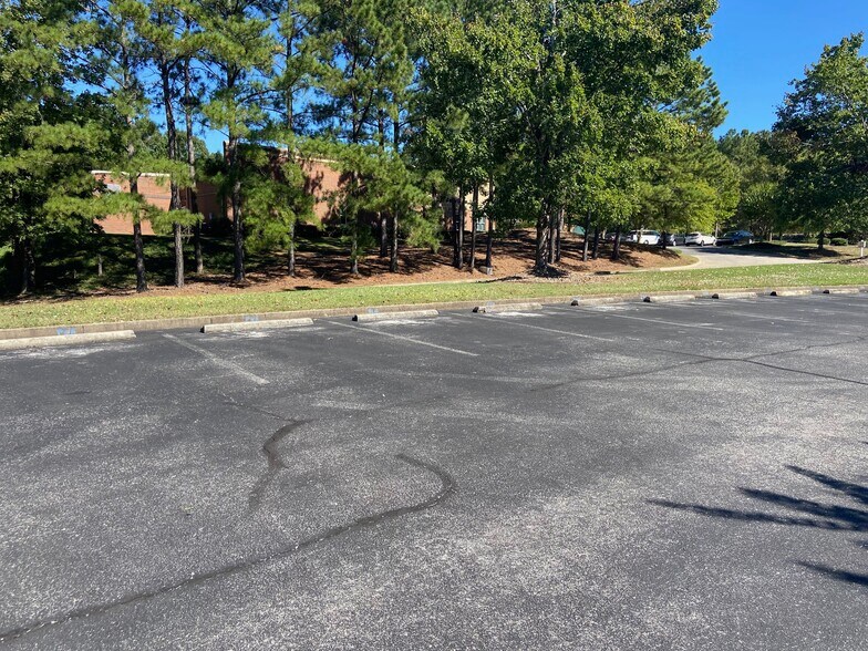 More Photos Of 509 Mineral Trace, Birmingham Light Distribution For Lease