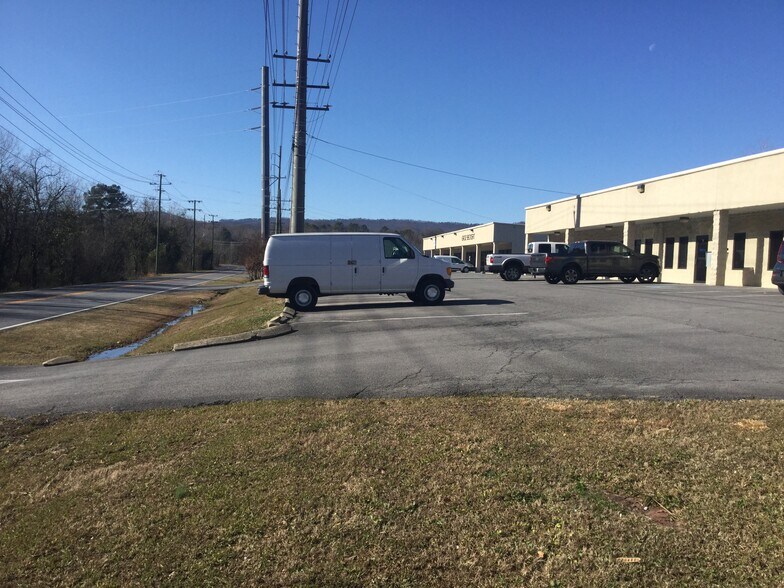 More Photos Of 1225 Coronet Dr, Dalton Office For Lease