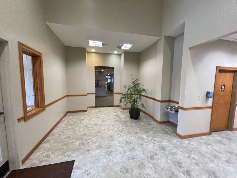 More Photos Of 1001 Chestnut Hills Pky, Fort Wayne Office For Lease