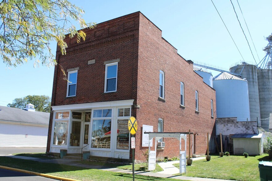 More Photos Of 103 W Main St, Haskins Storefront For Lease