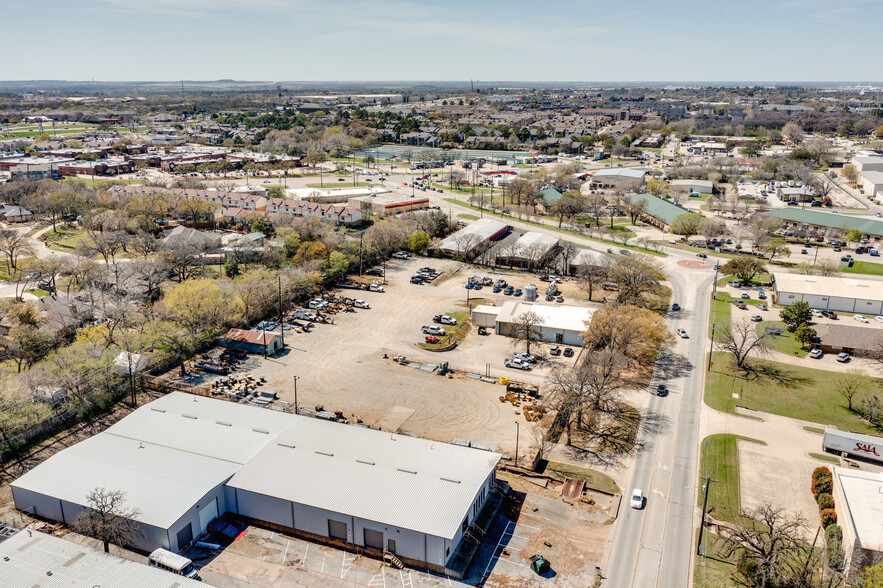 More Photos Of 1012 Shady Oaks Dr, Denton Warehouse For Lease