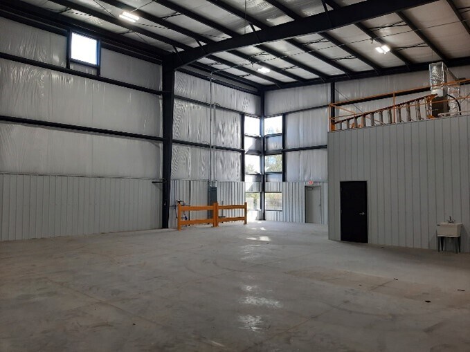 More Photos Of 123 County Road 17, Elkhart Manufacturing For Lease
