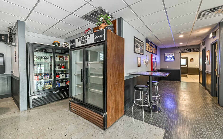 More Photos Of 2615 Freeport Rd, Natrona Heights Bar For Lease