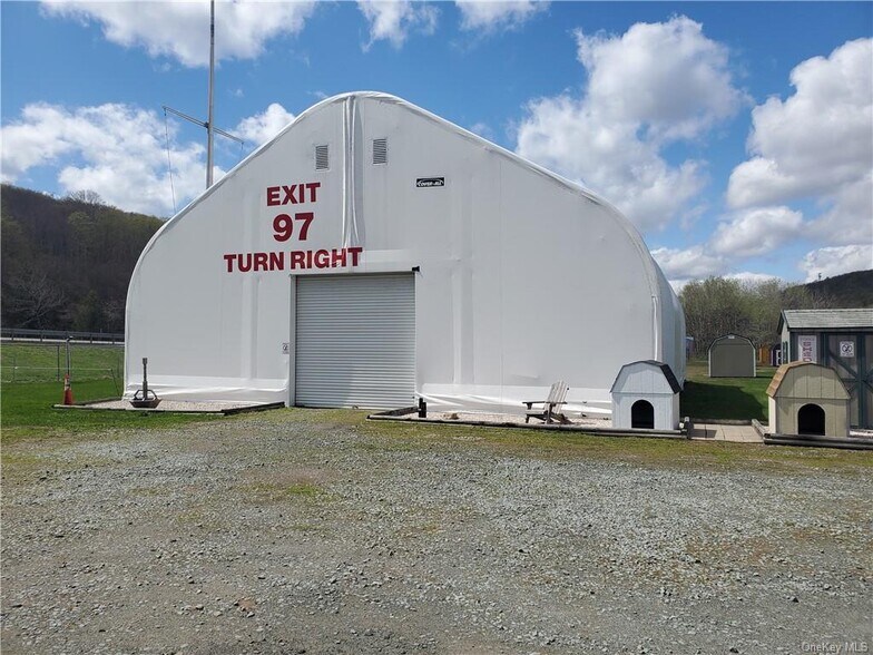 More Photos Of 206 Service Rd, Parksville Office For Sale