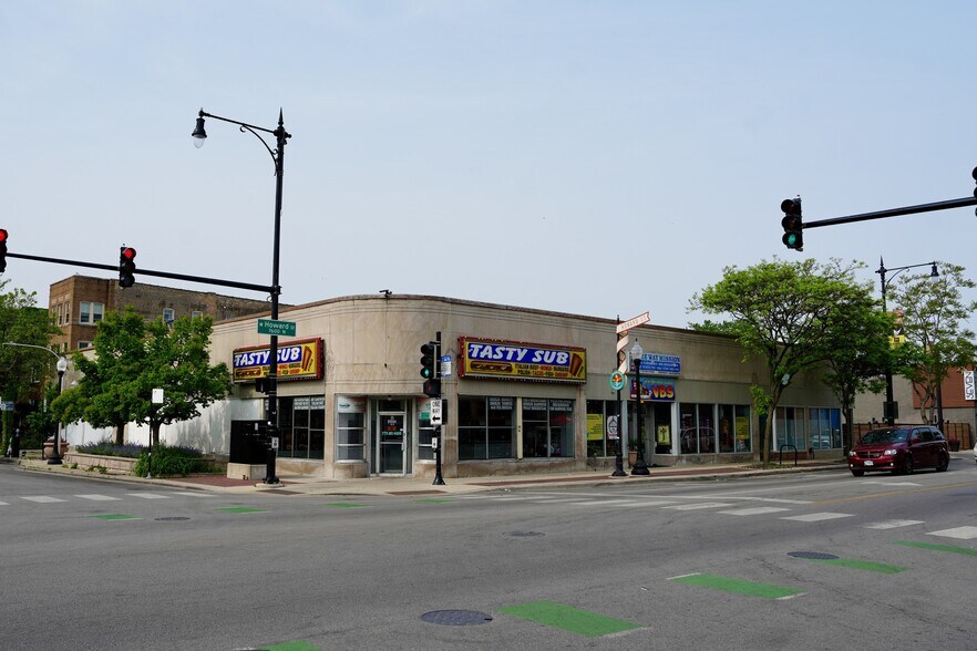 Primary Photo Of 2001-2009 W Howard St, Chicago Storefront Retail Office For Sale