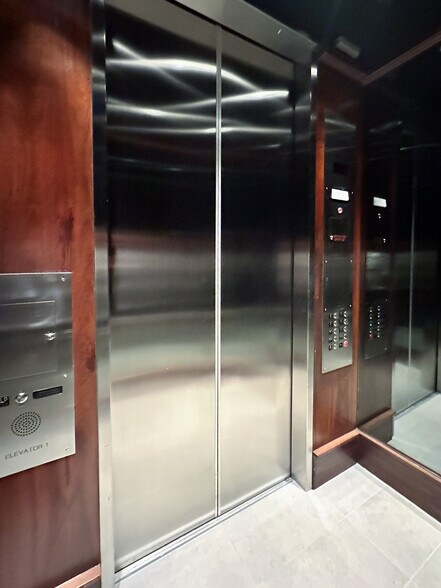 More Photos Of 770 S Post Oak Ln, Houston Office For Lease