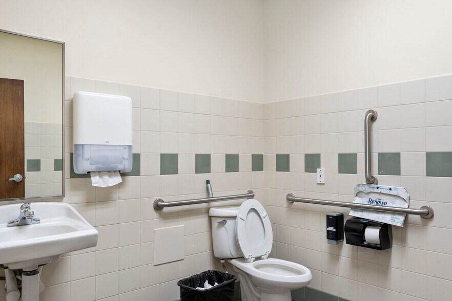 More Photos Of 6166 W Alameda Ave, Lakewood Medical For Sale