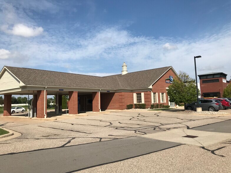 More Photos Of 39907 S Groesbeck Hwy, Clinton Township Bank For Lease