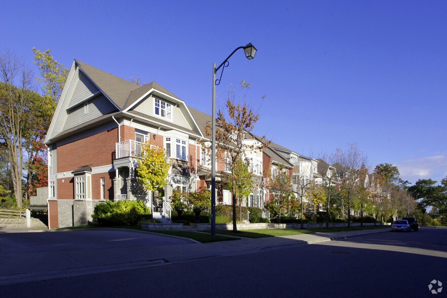 More Photos Of 165 Lakeshore Rd E, Mississauga Apartments For Lease